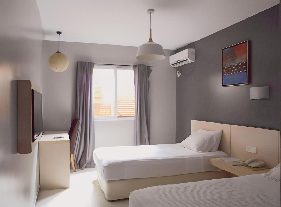 The Shady Rest Hotel พอร์ตมอร์สบี ภายนอก รูปภาพ
