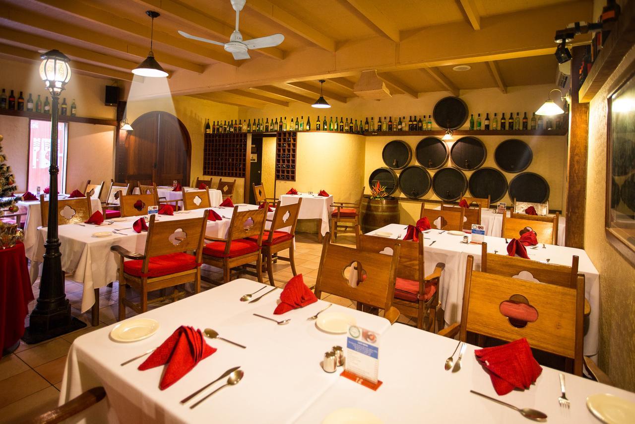 The Shady Rest Hotel พอร์ตมอร์สบี ภายนอก รูปภาพ